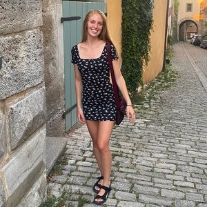 Meet your Posher, Mena